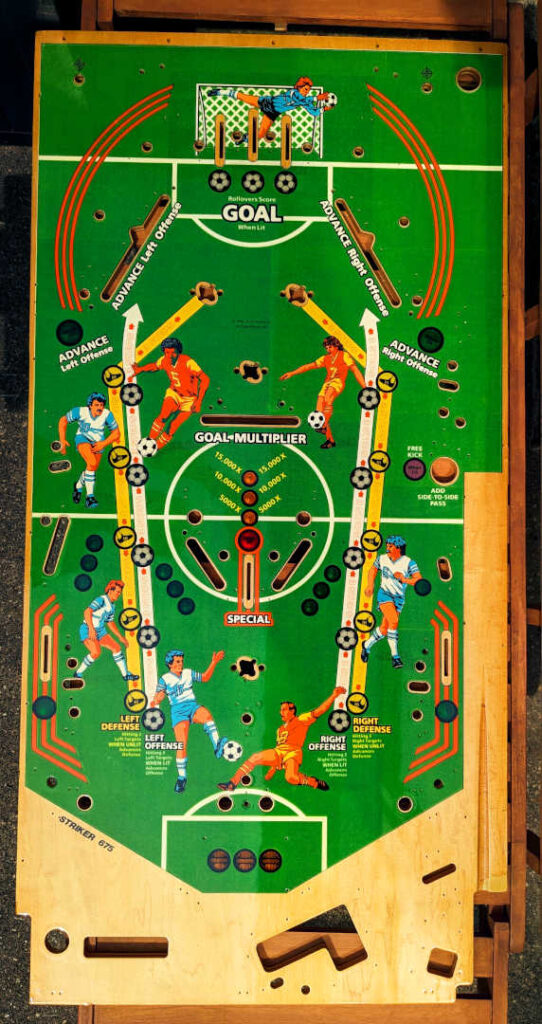 Gottlieb Striker nos playfield